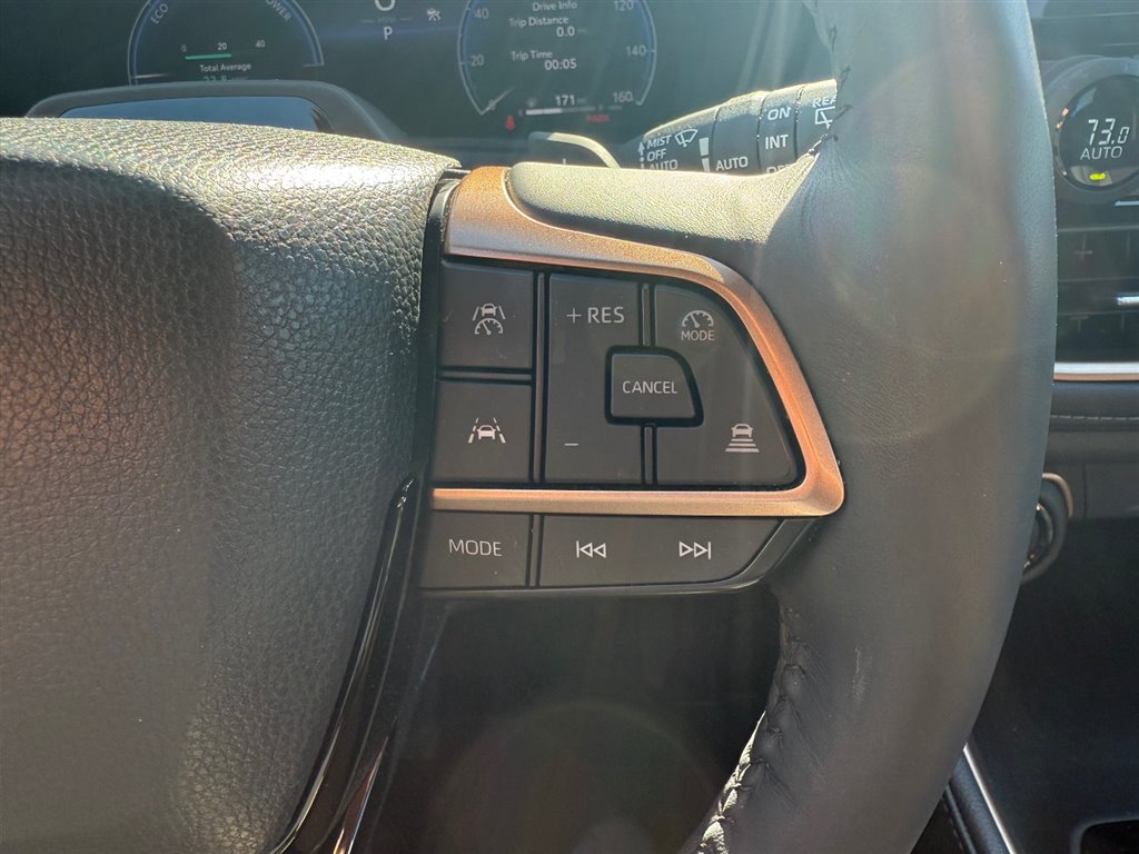 2025 Toyota Highlander Hybrid Limited photo 17