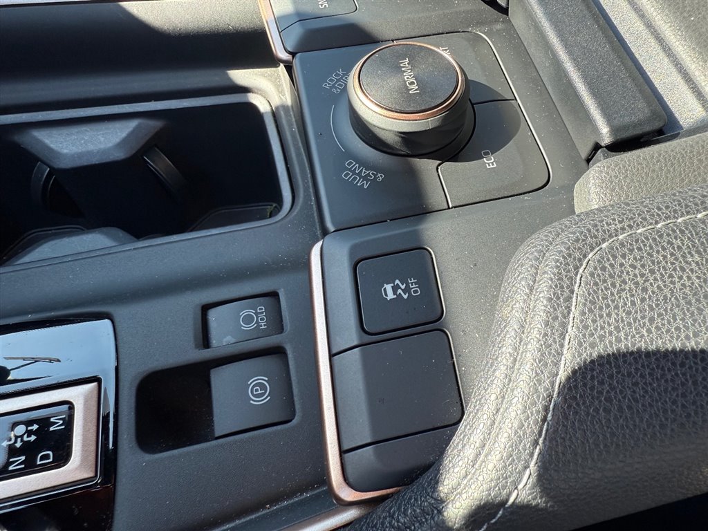 2025 Toyota Highlander Hybrid Limited photo 24