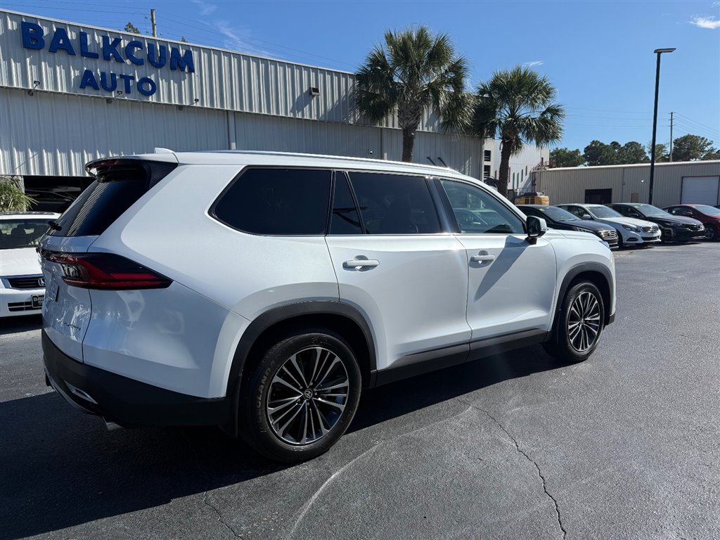 2025 Toyota Highlander Hybrid Limited photo 3
