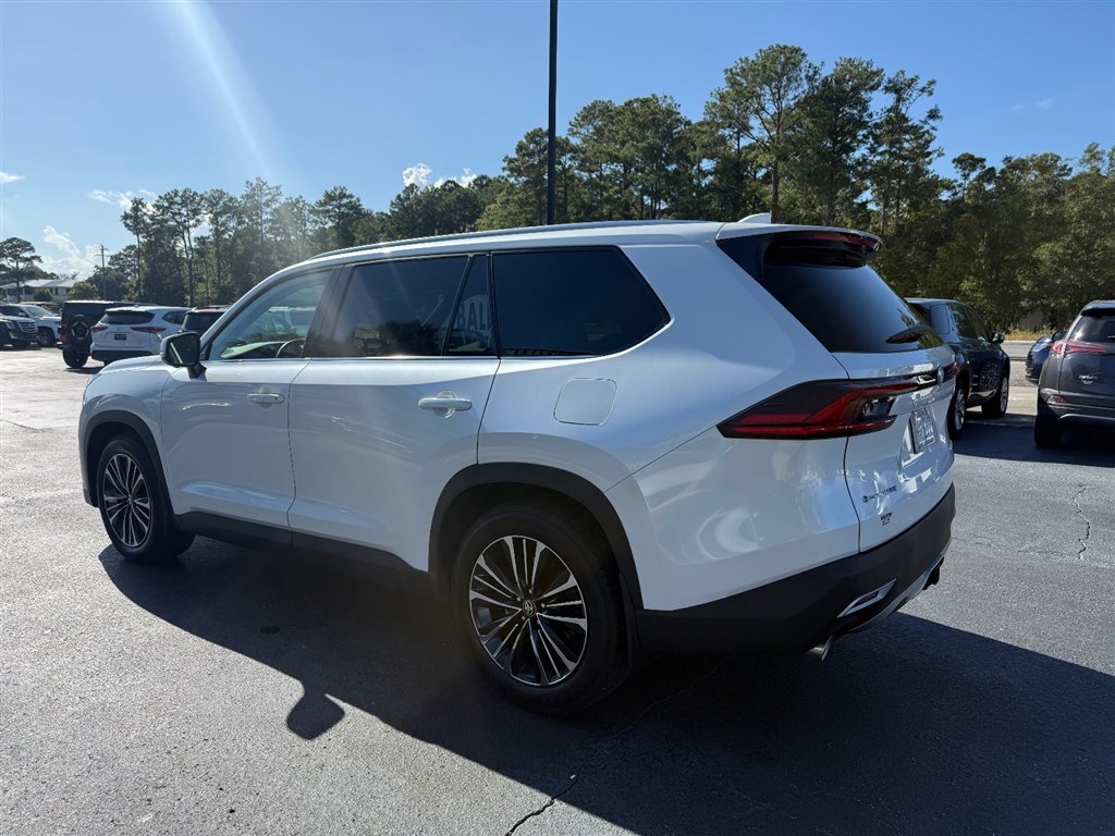 2025 Toyota Highlander Hybrid Limited photo 5