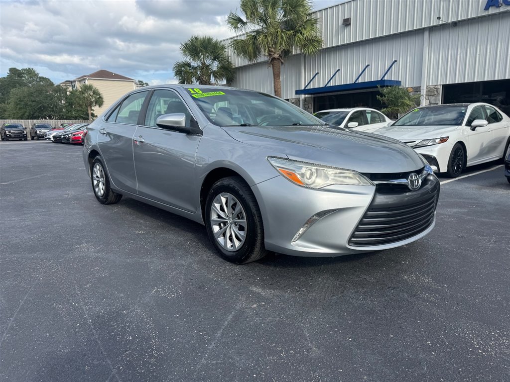 2016 Toyota Camry SE photo 2