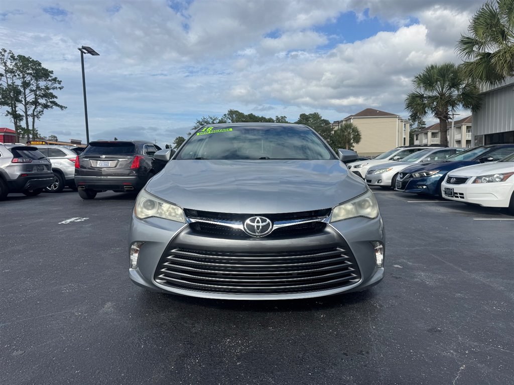 2016 Toyota Camry SE photo 3