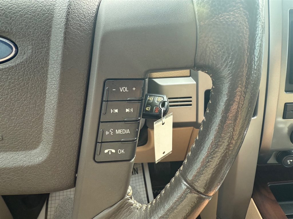 2012 Ford F-150 Platinum photo 16
