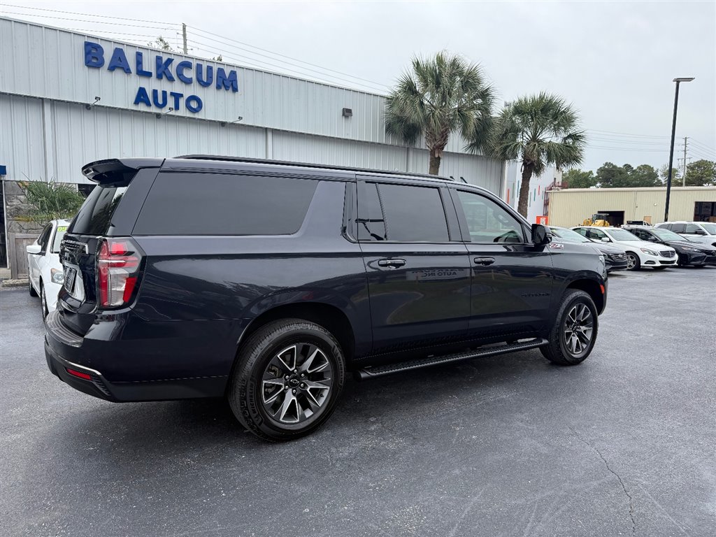 2022 Chevrolet Suburban Z71 photo 2