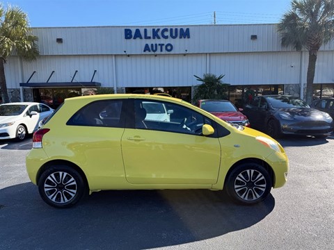 2010 Toyota Yaris Liftback 3-Door MT
