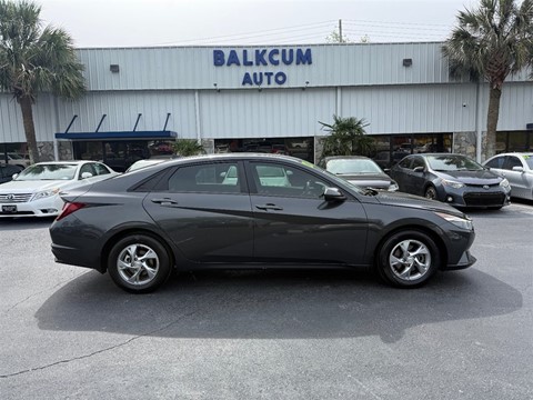 2023 Hyundai Elantra SE