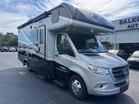 2022 Mercedes-Benz Sprinter R/V Camper 3 Series Isata