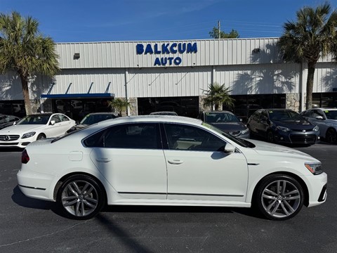 2017 Volkswagen Passat R-Line