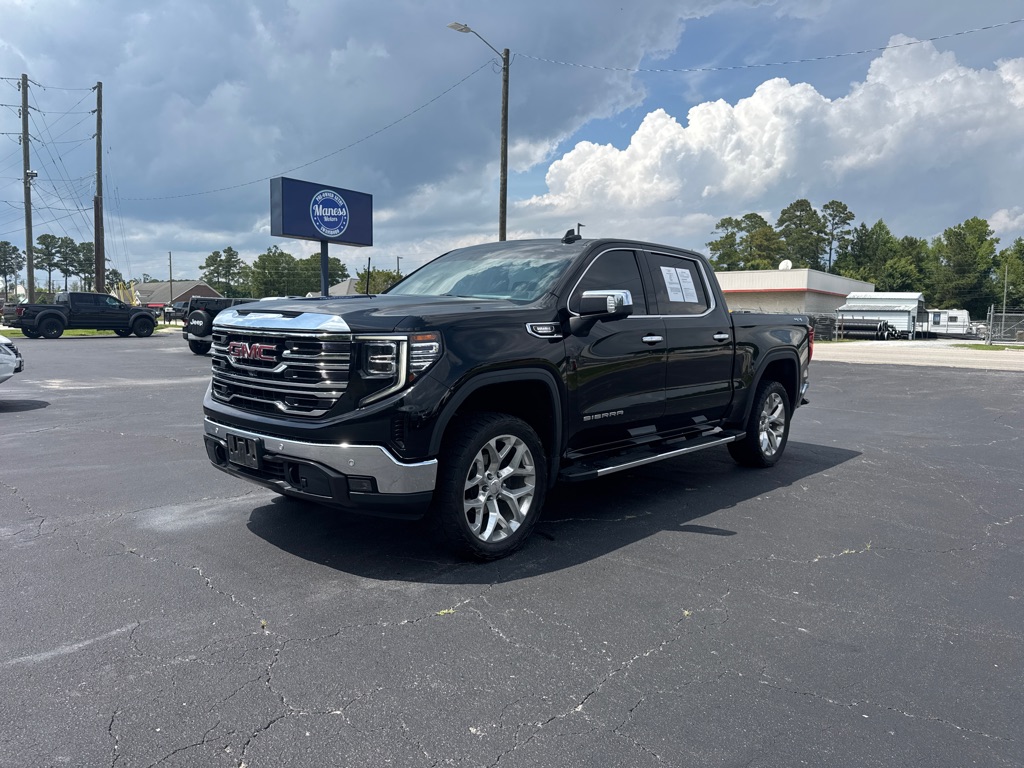 2022 GMC Sierra 4WD Crew Cab Short Box SLT's photo