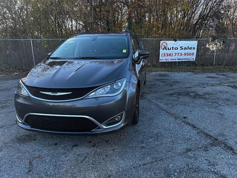 2017 Chrysler Pacifica Touring-L