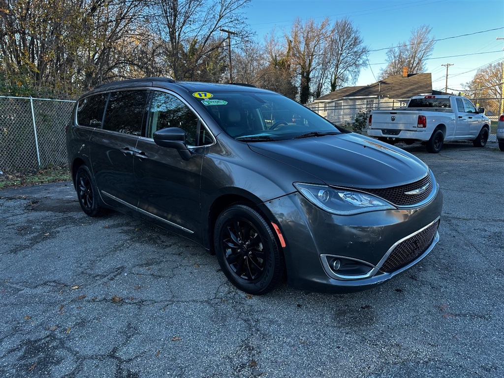 2017 Chrysler Pacifica Touring-L photo 14