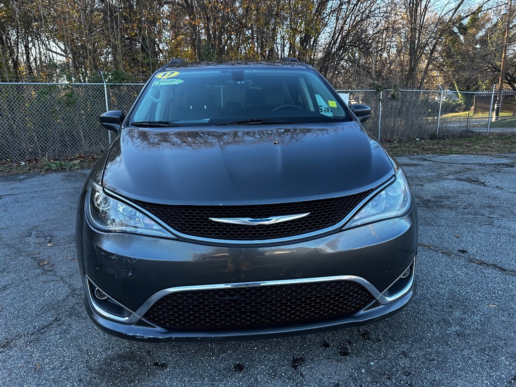 2017 Chrysler Pacifica Touring-L photo 15