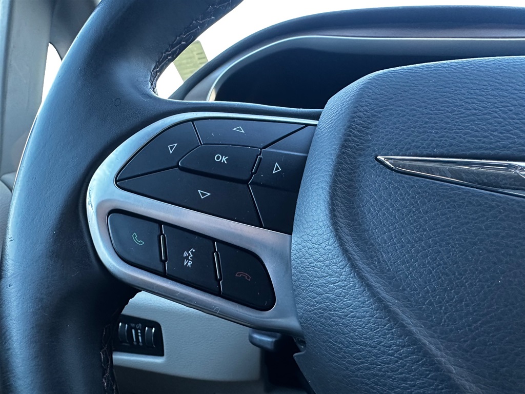 2017 Chrysler Pacifica Touring-L photo 37