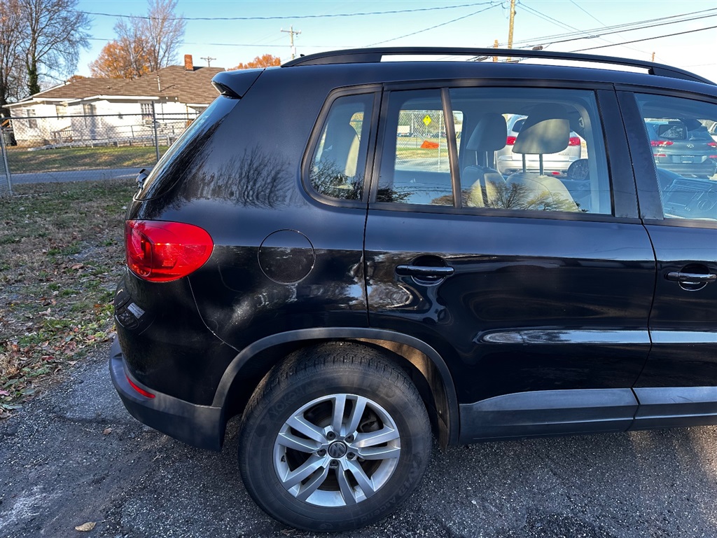 2016 Volkswagen Tiguan S photo 13