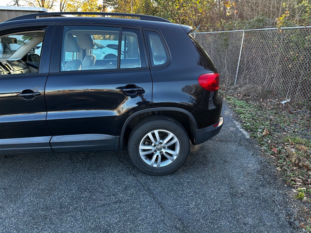 2016 Volkswagen Tiguan S photo 6