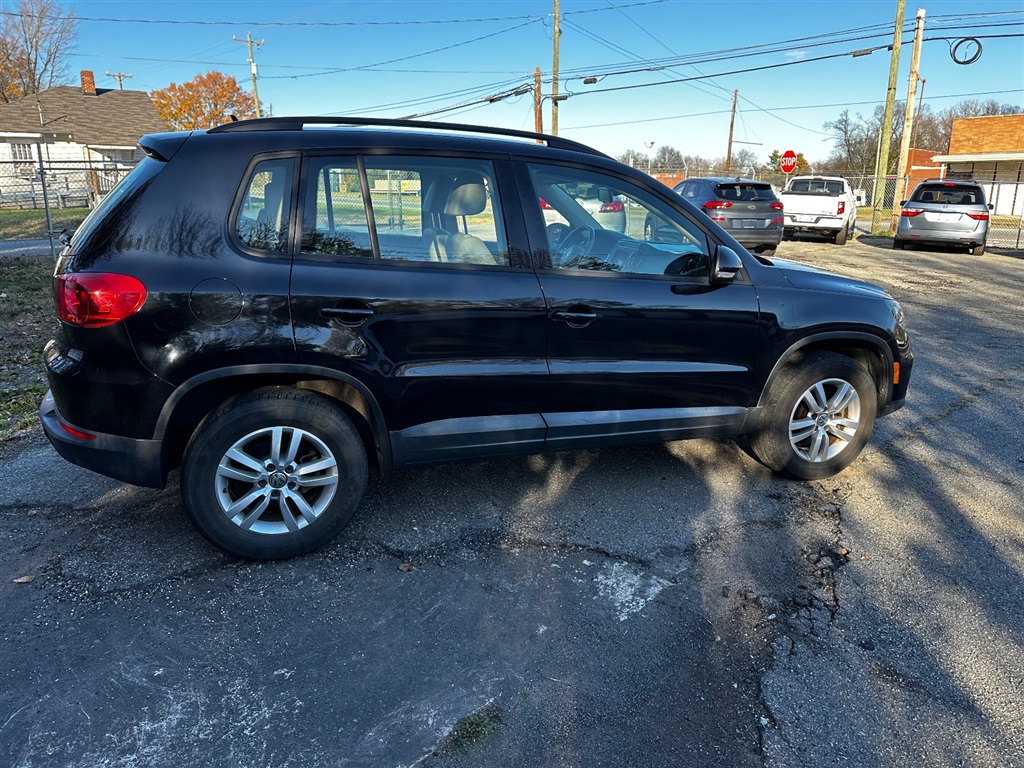 2016 Volkswagen Tiguan S photo 10