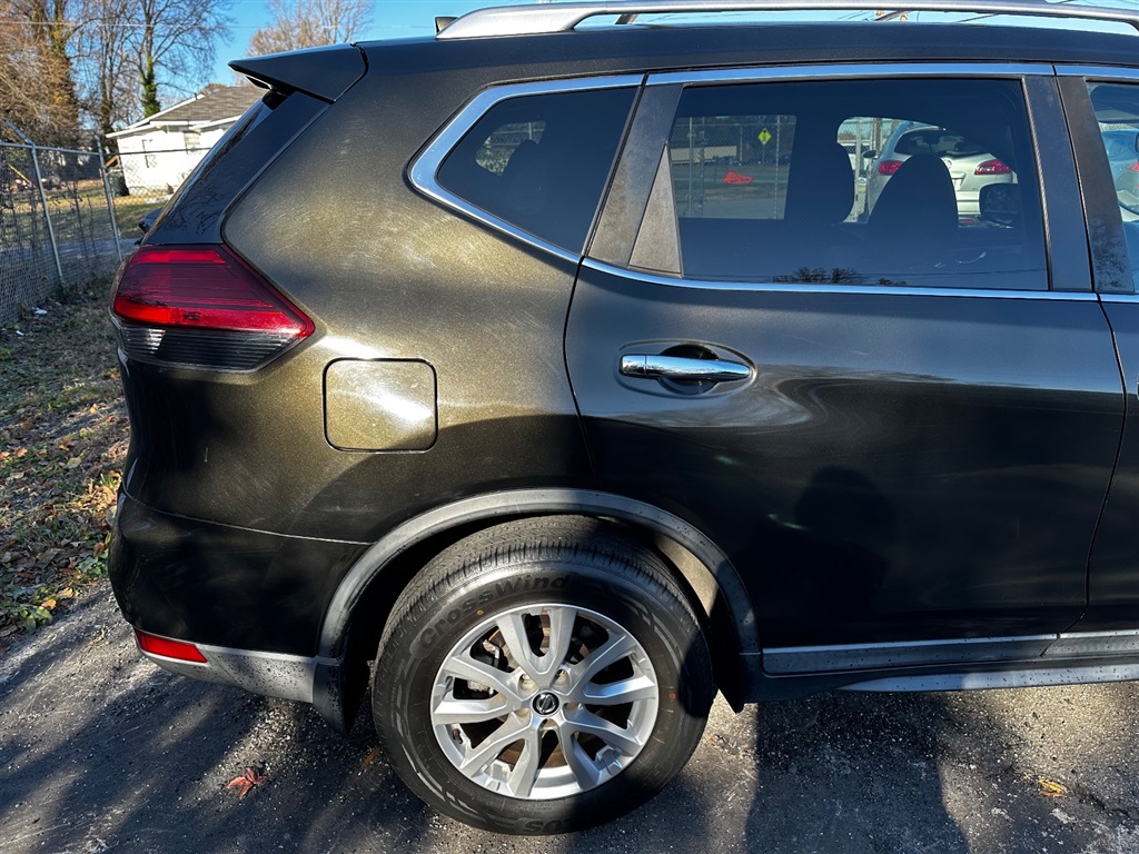 2017 Nissan Rogue S photo 11