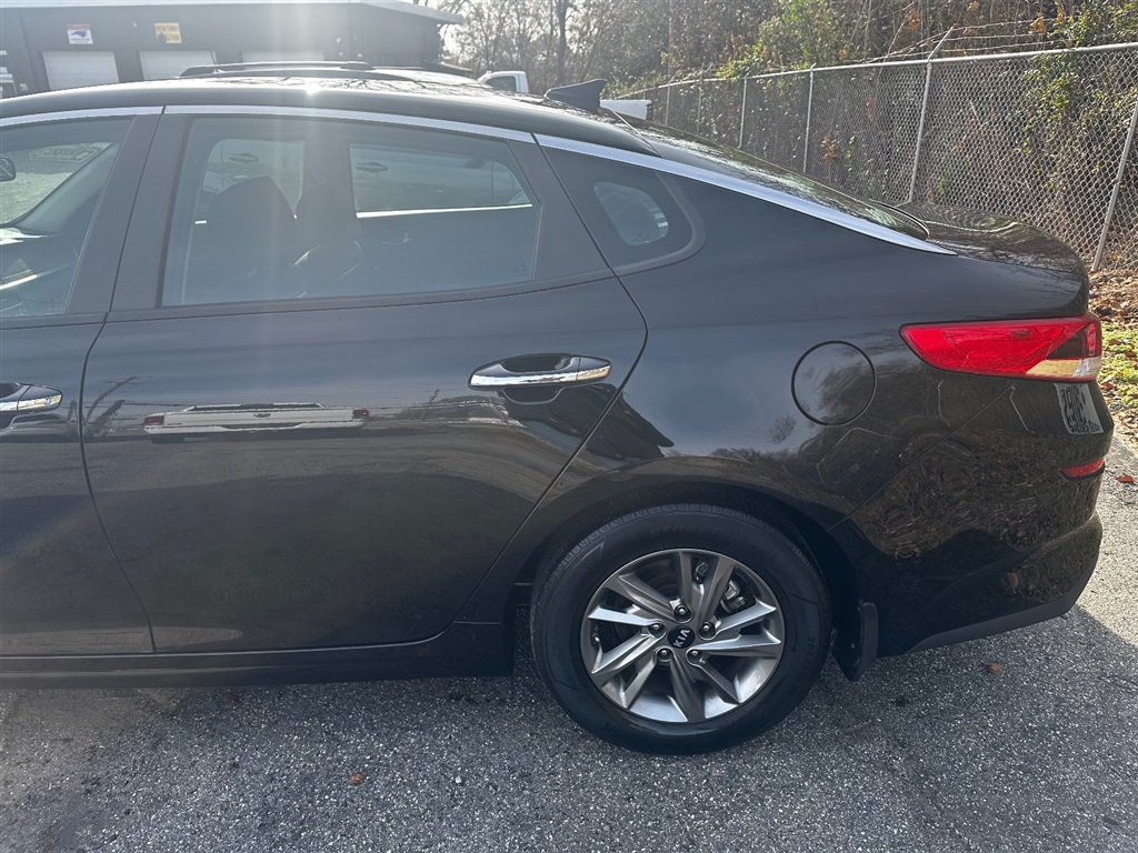 2019 Kia Optima LX photo 4