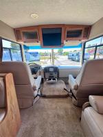 2008 Ford Winnebago Vista 32K Pic 2874_V2026041515534523