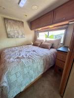 2008 Ford Winnebago Vista 32K Pic 2874_V2026041515534533