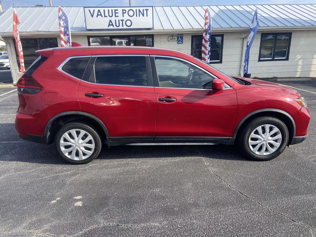 2017 Nissan Rogue S photo 2