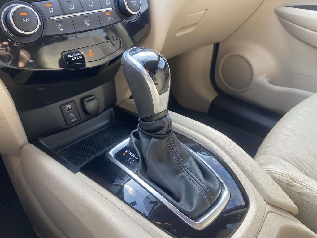 2017 Nissan Rogue S photo 29