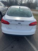 2016 Ford Focus thumbnail 3