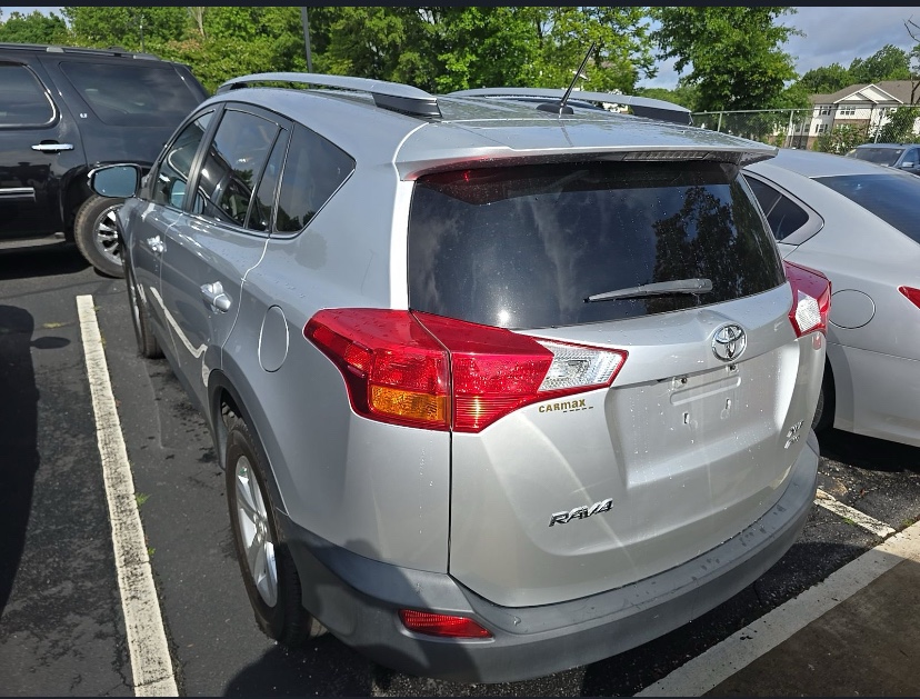 2014 Toyota RAV4 XLE - Photo 7