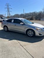 2015 Nissan Altima thumbnail 3