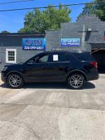 2017 Ford Explorer thumbnail 1