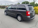 2015 Chrysler Town & Country thumbnail 4