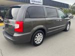 2015 Chrysler Town & Country thumbnail 6