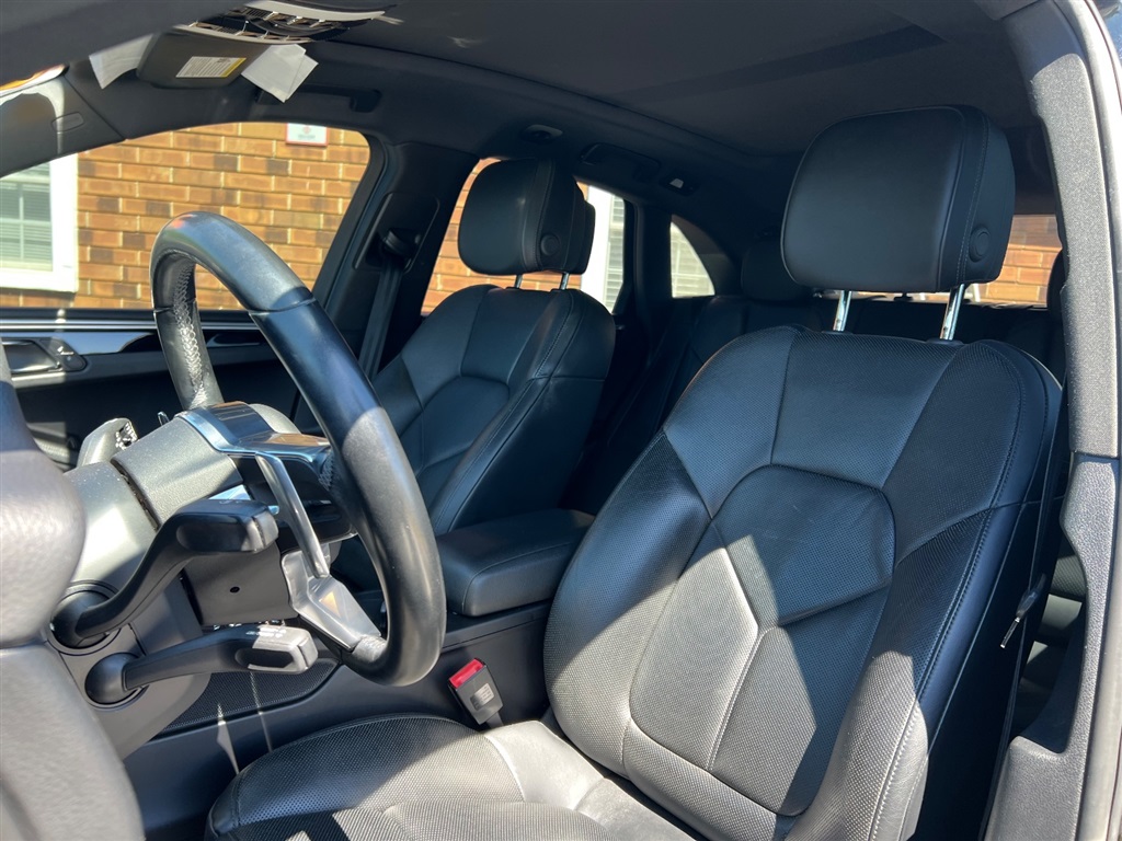 2018 Porsche Macan Base - Photo 18