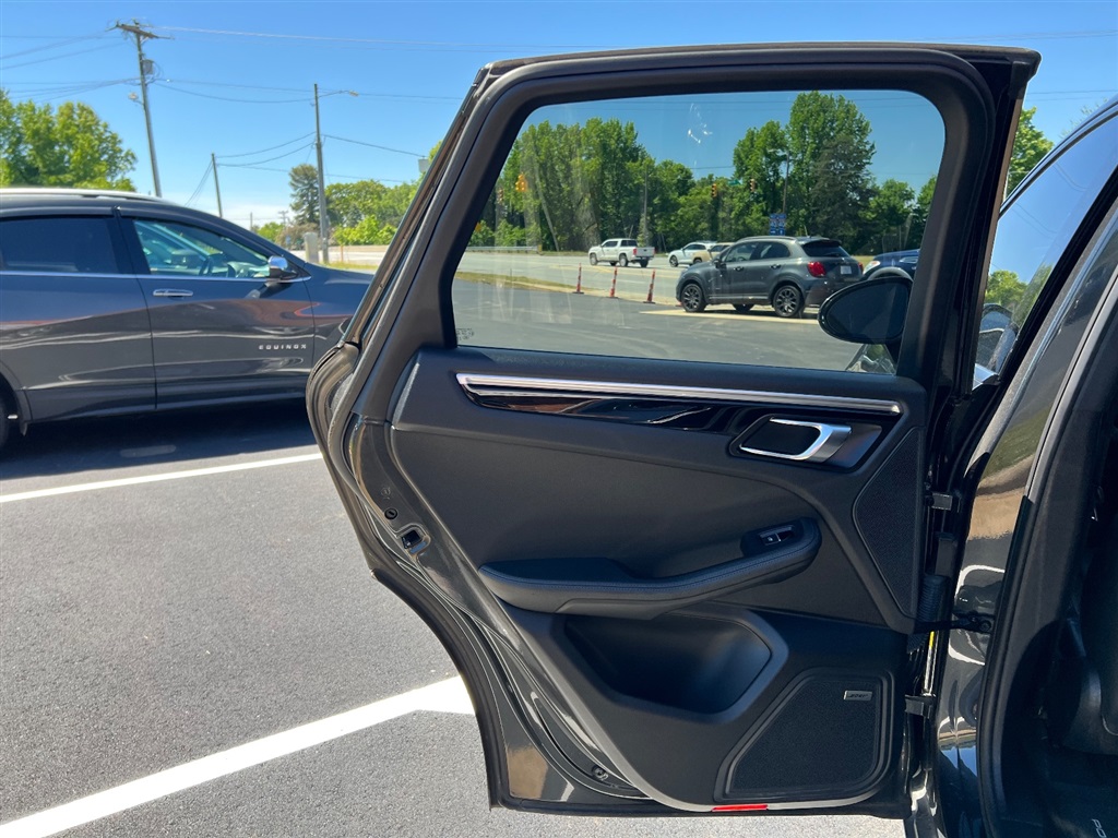 2018 Porsche Macan Base - Photo 22