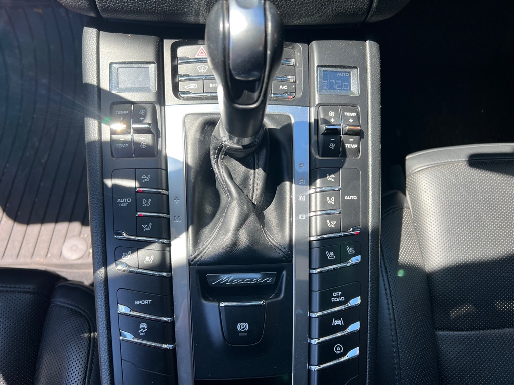 2018 Porsche Macan Base - Photo 35