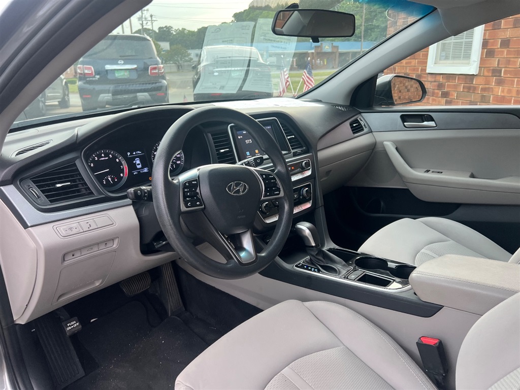 2018 Hyundai Sonata SE - Photo 17