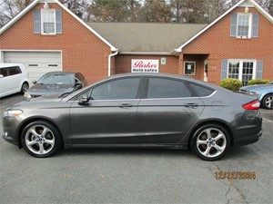 Picture of a 2015 FORD FUSION SE