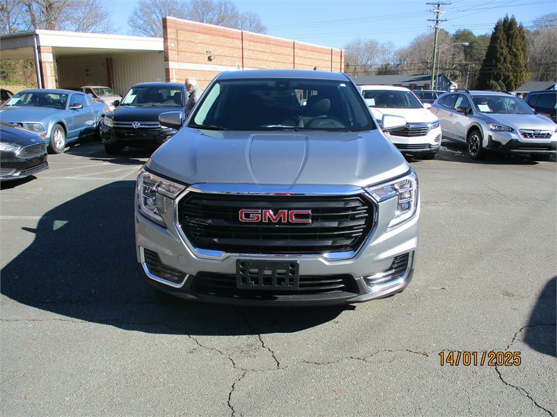 2024 GMC Terrain SLE's photo