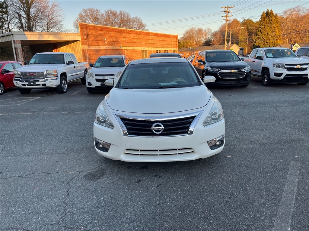 2015 Nissan Altima SL's photo