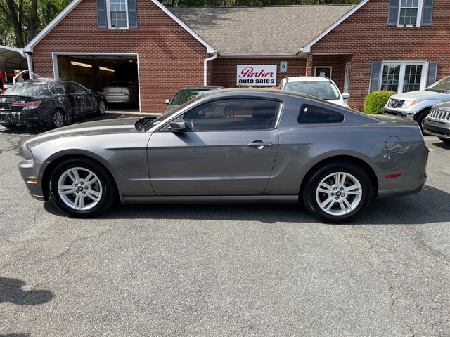 Ford Mustang V6 Coupe in King