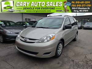 Picture of a 2010 TOYOTA SIENNA LE