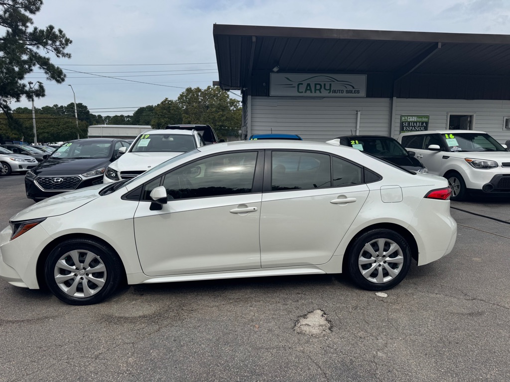 2021 Toyota Corolla LE photo 3