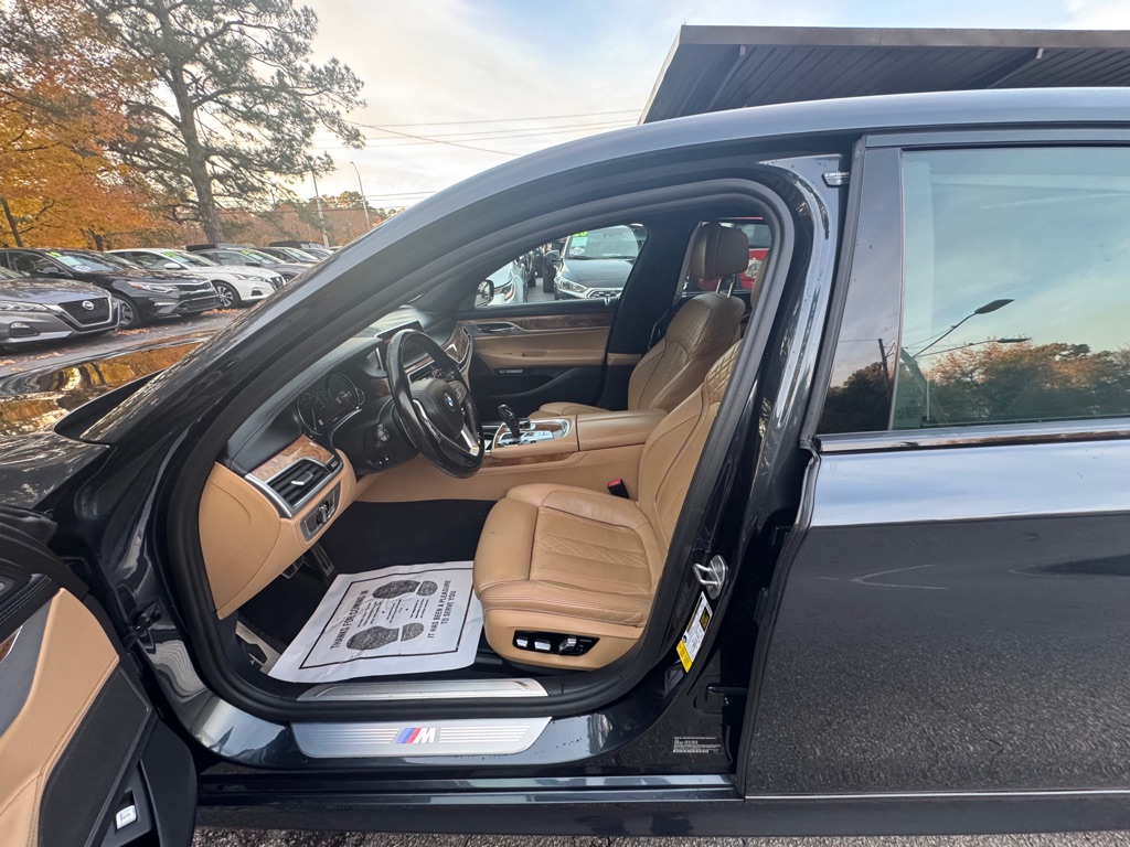 2018 BMW 7 Series 750i photo 16