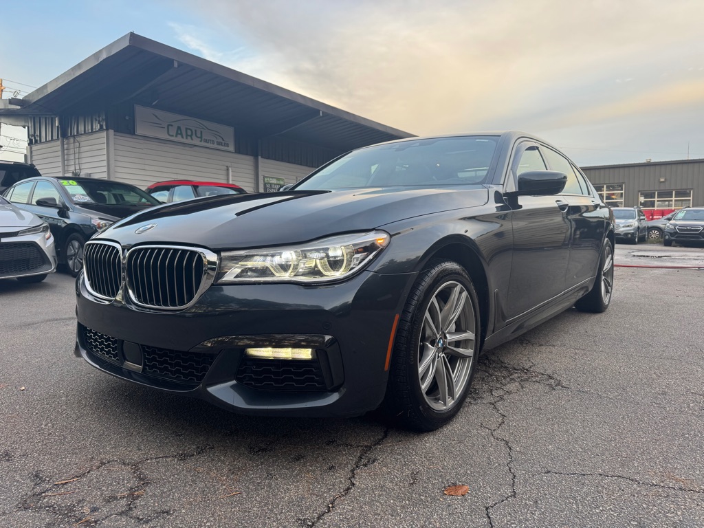 2018 BMW 7 Series 750i photo 2