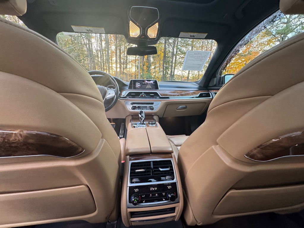 2018 BMW 7 Series 750i photo 45