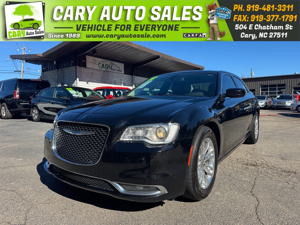 Chrysler 300's photo