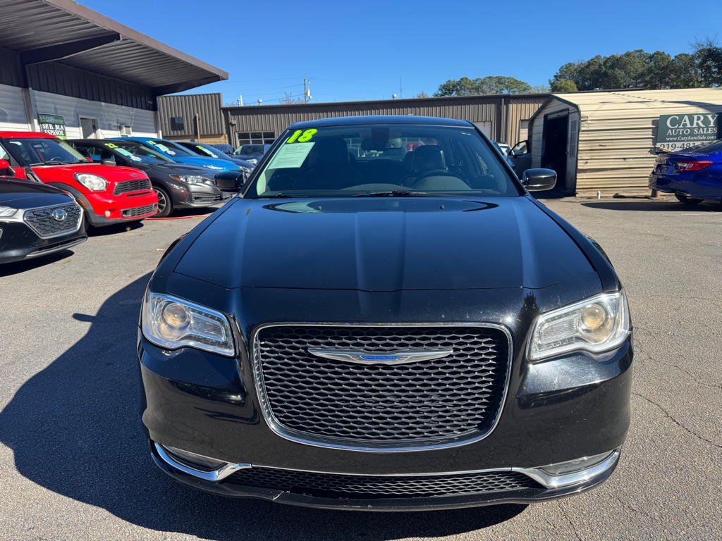 2018 Chrysler 300 Touring photo 2