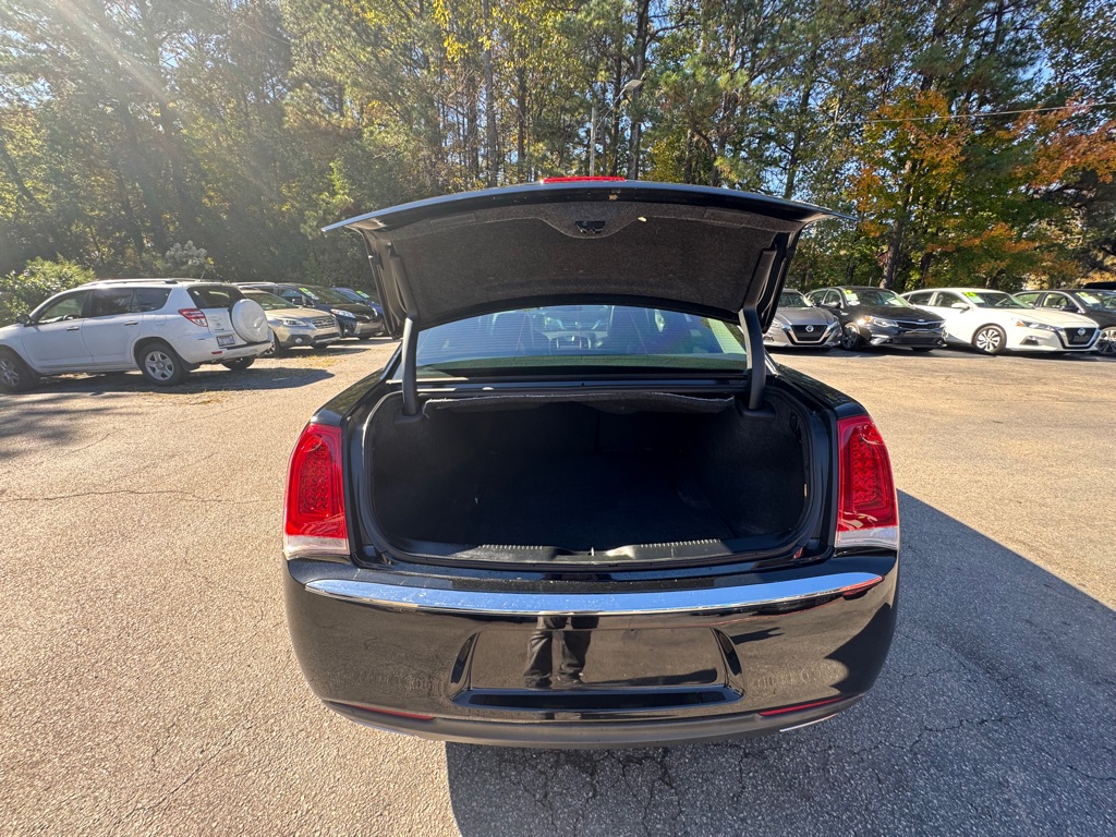 2018 Chrysler 300 Touring photo 36