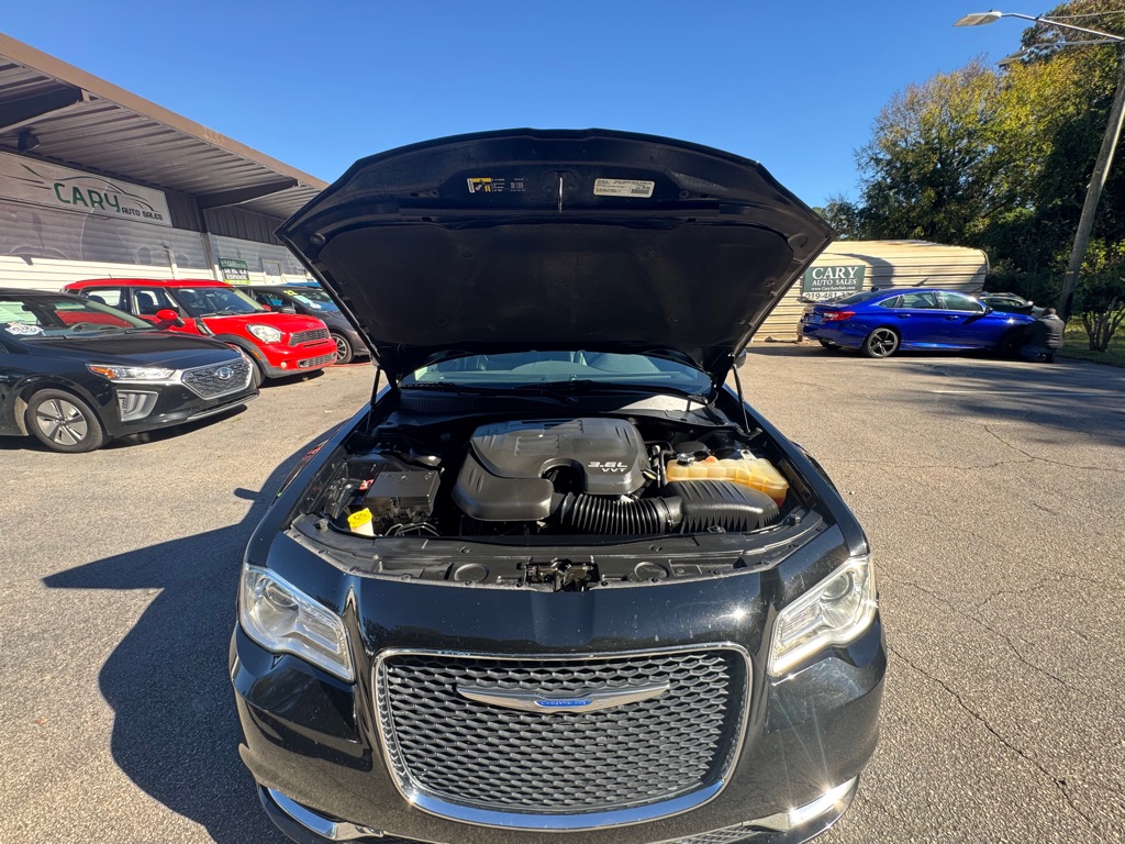 2018 Chrysler 300 Touring photo 42