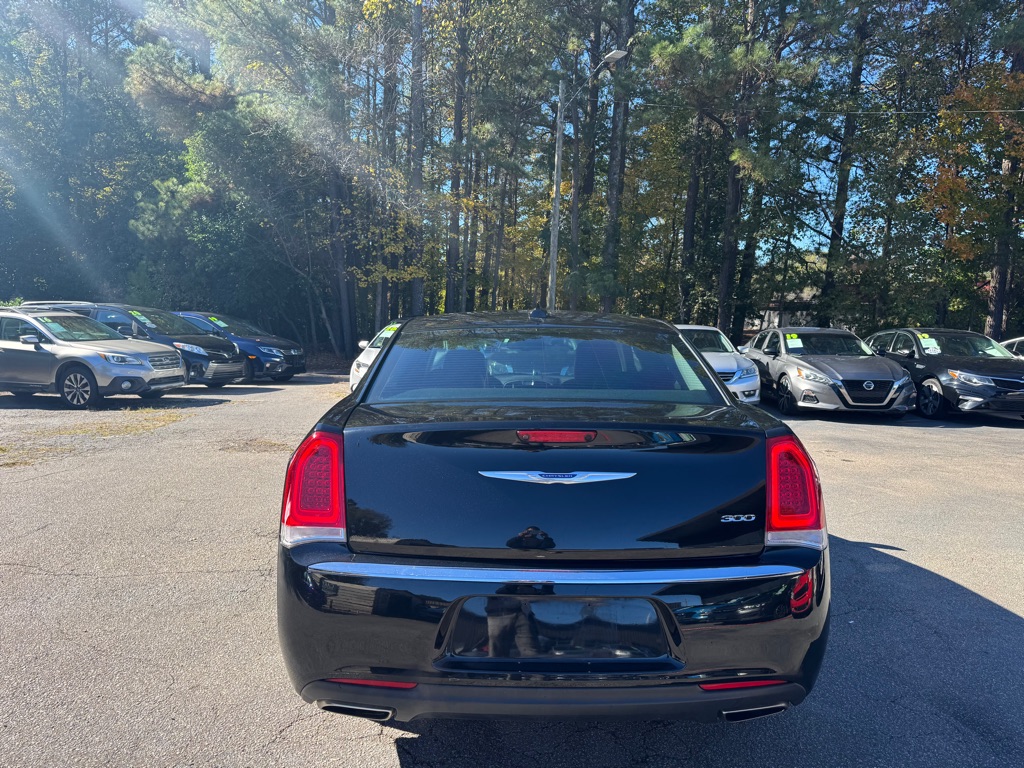 2018 Chrysler 300 Touring photo 6